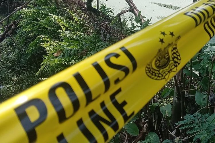 Foto Ilustrasi garis polisi terkait penemuan bagian tubuh korban mutilasi di Kandangan, Selasa (3/6/2025).