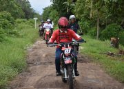 Pakai Motor Trail, Bupati Kapuas Tinjau Kondisi Jalan Desa