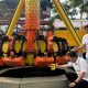 Petugas memeriksa wahana 360 Pendulum Jatim Park 1 di Kota Batu, usai insiden yang melukai seorang pelajar, Selasa (8/4/2025).