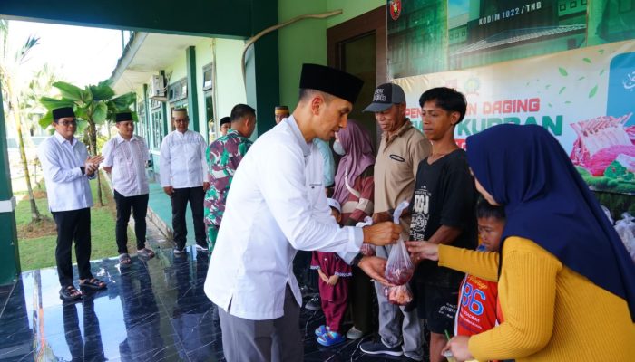 Kodim Tanah Bumbu Salurkan Daging Kurban untuk Warga Sekitar
