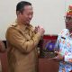 Bupati Sukamara H. Masduki, S.T., memimpin audiensi bersama Kemendukbangga dan BKKBN di ruang rapat Kantor Bupati, Selasa (6/5/2025).