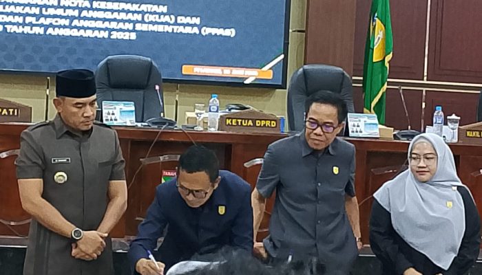 Pemkab dan DPRD Tanah Laut Teken Nota Kesepakatan KUA-PPAS 2025