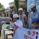 Seorang anak tersenyum usai mengikuti khitanan massal yang digelar Polres Tanah Bumbu dalam rangka Hari Bhayangkara ke-79, Senin (16/6/2025).
