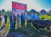 Bupati Kapuas Serahkan Dua Ekor Hewan Kurban di Masjid Al Mila di Desa Pulau Telo Baru