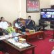 Asisten II Setda Murung Raya, Yulianus, bersama jajaran mengikuti rakor virtual pengendalian inflasi dan program strategis nasional tahun 2025. (Dok. Prokopim Mura)