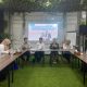 Kepala BPJS Ketenagakerjaan Batulicin, Vina Dwina Yuskin, memberikan pemaparan soal layanan JKK dan aplikasi New e-PLKK kepada perwakilan Puskesmas se-Tanah Bumbu, Rabu (25/6/2025), di Reibeach Cafe.