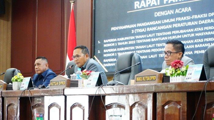 Ketua DPRD Tala H Khairil Anwar memimpin rapat paripurna bersama Wabup HM Zazuli dan unsur pimpinan dewan dalam pembahasan tiga Raperda strategis di Gedung DPRD Tala, Senin (3/6/2025).