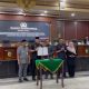 Ketua DPRD dan Bupati Tanah Laut menandatangani nota kesepakatan RPJMD 2025–2029 usai rapat paripurna di Gedung DPRD, Senin (14/4/2025). (Foto: Dok. DPRD Tala)