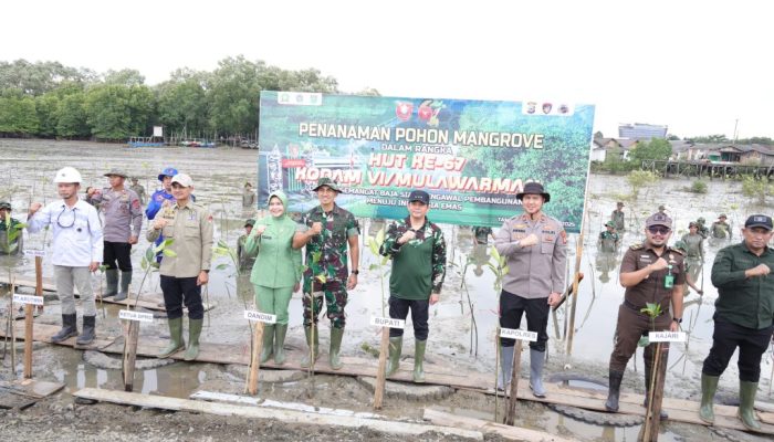 Ketua DPRD Tanah Bumbu Tanam Mangrove, Dukung Pelestarian Pesisir Bersama TNI dan Pemkab