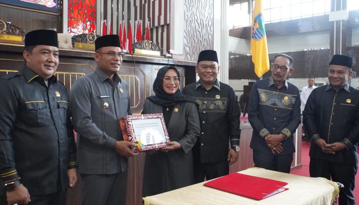 Wabup Kotabaru Sampaikan Nota Keuangan dan RAPBD-P 2025