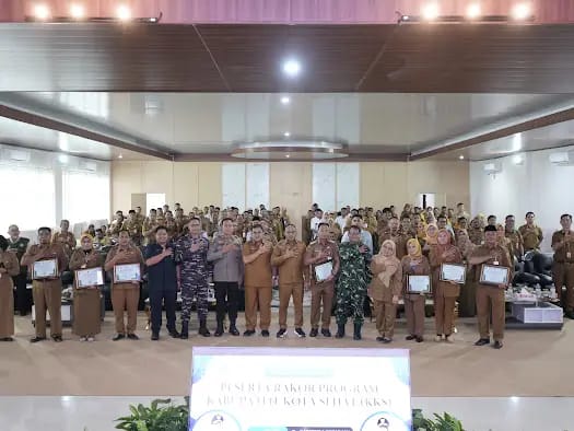 Wakil Bupati Kotabaru, Syairi Mukhlis, saat membuka Rapat Koordinasi Kabupaten/Kota Sehat (KKS) 2025 di Ruang Rapat Zona Partisipasi, Selasa (8/7/2025).