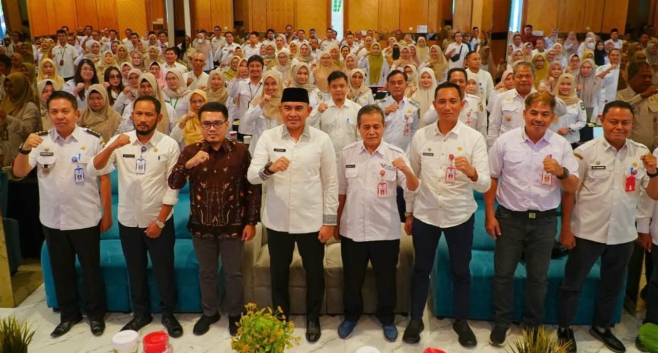 Bupati Tanah Laut H. Rahmat Trianto membuka kegiatan pengarahan teknis E-Katalog Versi 6 di Banjarbaru, Rabu (9/7/2025), di hadapan PPK dan bendahara dari 79 SKPD.