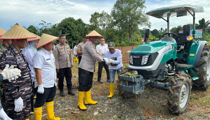 Polres Kotabaru Tanam Jagung Serentak Dukung Pangan