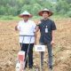 Wakil Bupati Tanah Laut H. Muhammad Zazuli (H. Uli) bersama jajaran Polda Kalsel melakukan penanaman jagung serentak di Desa Sabuhur, Kecamatan Jorong, Rabu (9/7/2025). (Foto: dok. Pemkab Tala)
