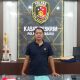 Kasat Reskrim Polres Kotabaru, AKP Shoqif Fabrian Yuwindayasa, saat memberikan klarifikasi terkait unggahan di media sosial yang menyinggung isu tambang ilegal, Kamis (10/7/2025).