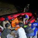 Polisi mengevakuasi jenazah dari Sungai Kusan, Desa Api-api, untuk dibawa ke RSUD dr. H. Andi Abdurrahman Noor, Jumat malam (11/7/2025). (Dok. Polres Tanah Bumbu)