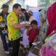 Bupati Pulang Pisau H. Ahmad Rifa’i didampingi Wakil Bupati H. Ahmad Jayadikarta menyapa peserta sunatan massal di Desa Tahai Jaya, Minggu (13/7/2025).