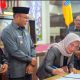 Ketua DPRD Hj. Suwanti bersama Wakil Bupati H. Syairi Mukhlis menandatangani pengesahan RPJMD 2025–2029 di rapat paripurna DPRD Kotabaru, Senin (14/7/2025).