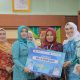 Ketua TP PKK Tanah Bumbu Andi Irmayani Rudi Latif mendampingi tim saat lomba Cipta Menu B2SA di Banjarbaru, Selasa (15/7/2025).