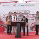 Penandatanganan prasasti peresmian Overpass “Merah Putih” oleh Kapolda Kalsel, Bupati HSS, dan perwakilan PT AGM, menandai dimulainya operasional infrastruktur strategis di Desa Batu Bini, Rabu (16/7/2025).