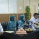 Asisten Pemerintahan dan Kesra membuka Rakor PK2D 2025 di Bapperida Kotabaru, didampingi Ketua TP PKK Ny. Suci Anisa Rusli, Rabu (16/7/2025).