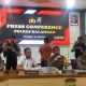 Kapolres Balangan, AKBP Yulianor Abdi, saat memberikan keterangan pers terkait penangkapan pelaku penganiayaan maut di Desa Gulinggang, Rabu (15/7/2025). (Foto: Humas Polres Balangan)