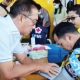 Bupati Pulang Pisau H. Ahmad Rifa’i saat memeriksakan kesehatannya dalam kegiatan cek kesehatan gratis pada peringatan HUT ke-22 Desa Sidodadi, Minggu (20/7/2025).