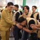 Bupati Tanah Bumbu Andi Rudi Latif menyambut hangat kedatangan 233 mahasiswa KKN Tematik FPIK ULM 2025 di Pendopo Kantor Bupati, Batulicin, Senin (21/7/2025)