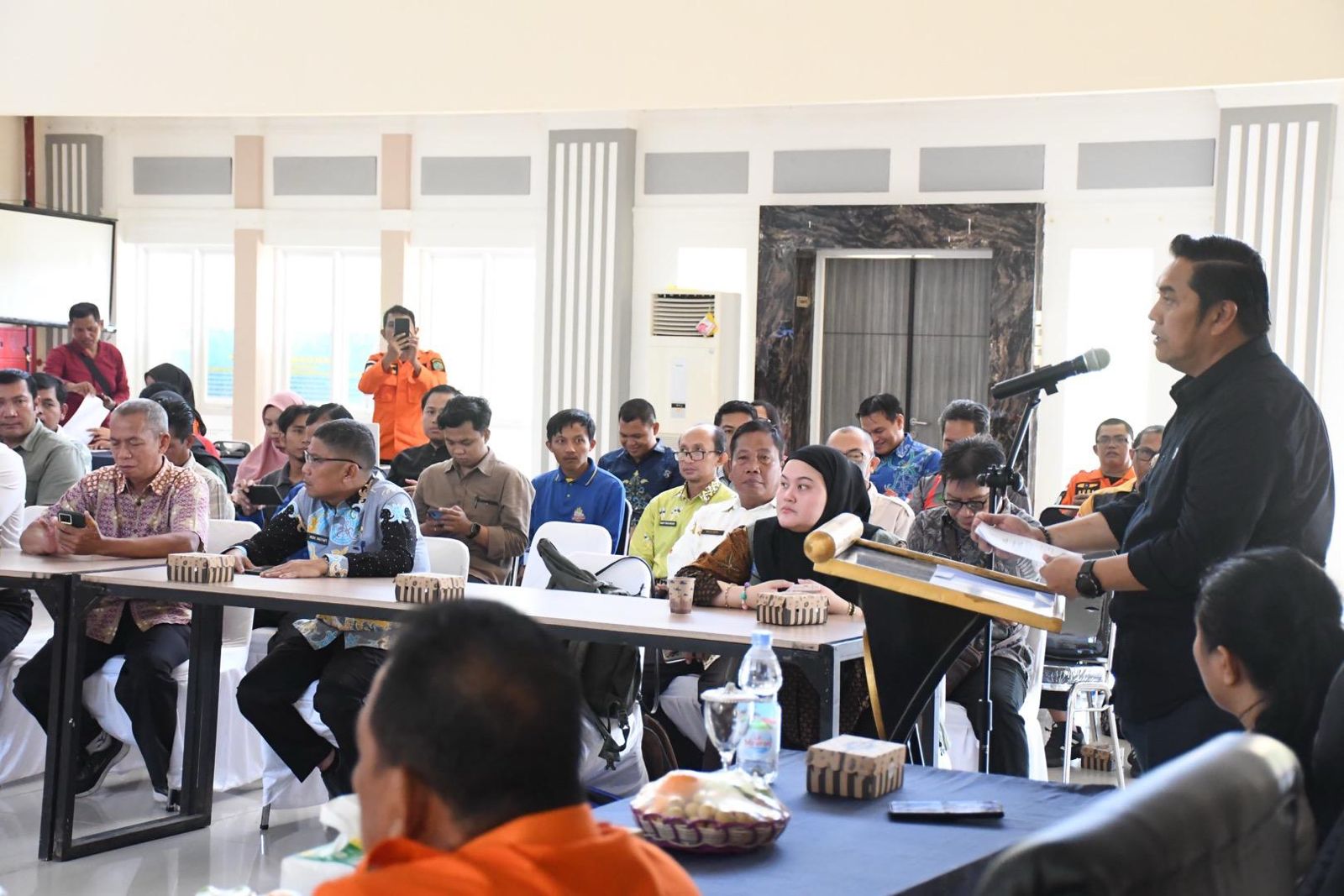 Wakil Bupati Pulang Pisau H. Ahmad Jayadikarta saat membuka FGD Penghitungan Indeks Ketahanan Daerah (IKD) Tahun 2025 di Aula Banama Tingang, Jumat (25/7).