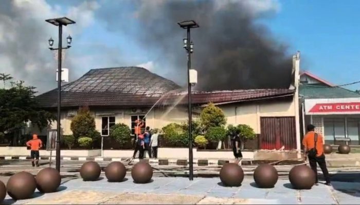 Gedung Farmasi RSUD Pulang Pisau Terbakar, Bupati Tinjau Langsung Lokasi