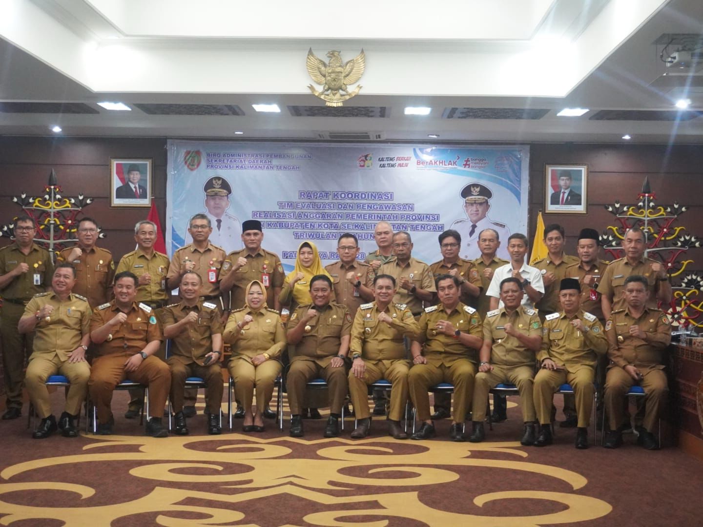 Wakil Bupati Pulang Pisau H. Ahmad Jayadikarta saat mengikuti rapat evaluasi anggaran di Aula Eka Hapakat, Kantor Gubernur Kalteng, Senin (28/7/2025).