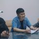 Ket Foto : Personel Desau Band saat berbincang di studio J-Three Management, Pulang Pisau. (Foto: Dok. Desau)