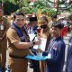 Sekda Kotabaru Eka Saprudin saat menutup resmi Bakti Pemuda Nusantara 2025 di Desa Bungkukan, Selasa (29/7/2025), didampingi jajaran Disparpora dan tokoh masyarakat.