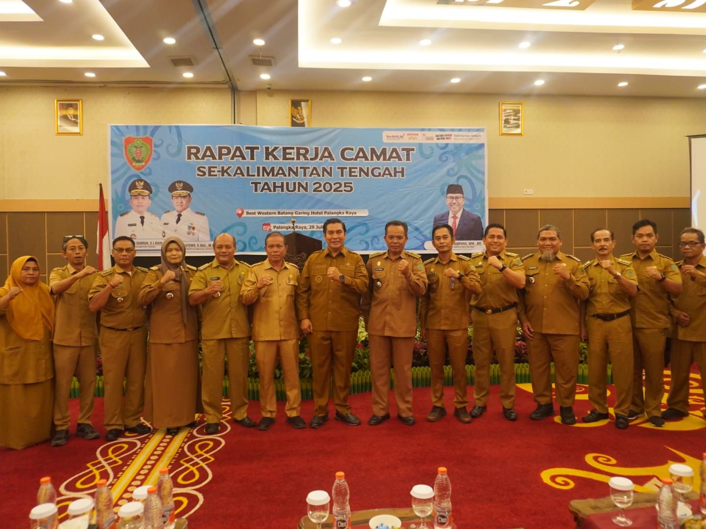 Ket Foto : Wabup Pulang Pisau Ahmad Jayadikarta saat memimpin Raker Camat dan Pengukuhan FORCASI Kalteng di Palangka Raya, Senin (29/7/2025). (Foto: Dok. Prokopim Pulpis)