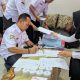 Tim BNN Tanah Laut memeriksa urine 10 kepala desa Kecamatan Jorong di Kantor Kecamatan, Jumat (4/7/2025).