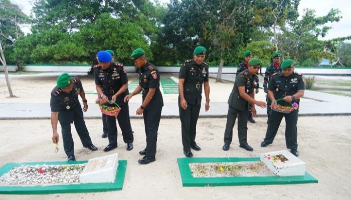 Ziarah Peringati HUT Kodam VI/Mulawarman ke-67, TNI Kodim 1022/Tanbu Kenang Jasa Pahlawan