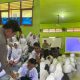 Petugas Satlantas Polres Tanah Laut memberikan edukasi tertib berlalu lintas kepada siswa SMA Negeri 1 Bati-Bati, Rabu (16/7/2025), di Aula Sekolah.