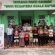 Ket Foto : Insan BRILiaN BRI Cabang Kuala Kapuas membagikan paket nasi dan minuman kepada anak-anak Panti Asuhan Budi Sentosa dan warga sekitar dalam program Jum’at Berkah, Jumat (25/7/2025).