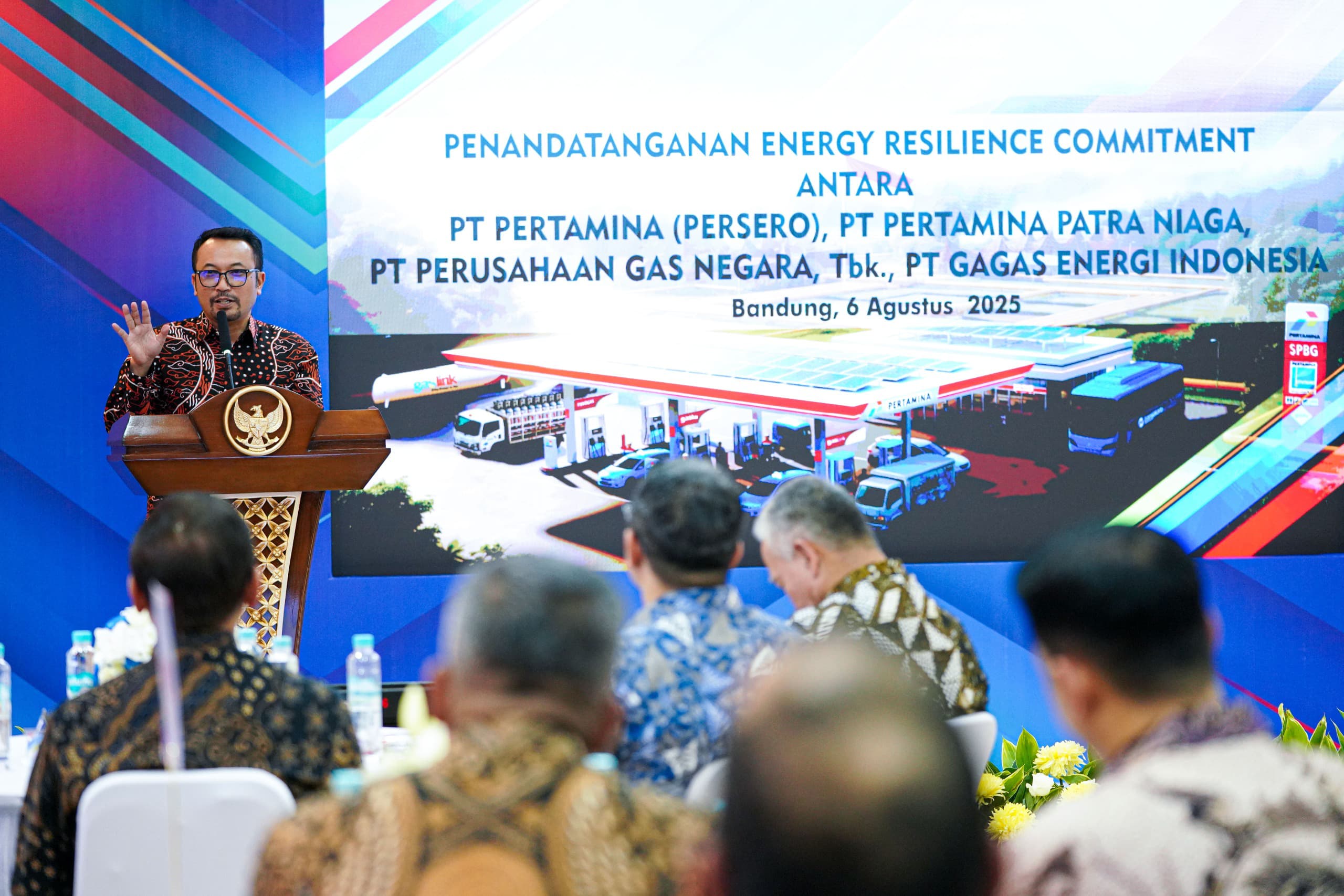 Direktur Utama Pertamina Patra Niaga Mars Ega Legowo Putra, Direktur Utama PGN, serta jajaran manajemen Pertamina menyaksikan penandatanganan Energy Resilience Commitment 2025 di Bandung, Rabu (6/8/2025), sebagai bagian dari komitmen memperkuat pemasaran Compressed Natural Gas (CNG) untuk ketahanan energi nasional.