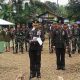 Komandan Kodim 1003/HSS Letkol Inf Putut Januarto memimpin pemakaman militer Sertu Zainurrahmi di TPU Desa Buluan, HST.
