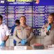 Kapolres Tanah Laut AKBP Ricky Boy Siallagan menunjukkan barang bukti hasil pembobolan minimarket oleh dua tersangka, saat konferensi pers di Mapolres Tala, Rabu (13/8/2025).