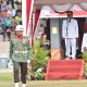 Ket Foto : Bupati Kapuas HM Wiyatno saat memimpin upacara HUT RI ke-80, Minggu (17/8/2025).