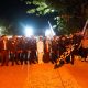 Suasana Pawai Obor di Tanah Bumbu, ratusan peserta berjalan khidmat membawa obor jelang HUT ke-80 RI.