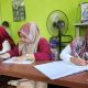 PIKK dan Srikandi PLN Indonesia Power UBP Asam Asam bersama Puskesmas Asam Asam melayani anak-anak dalam kegiatan posyandu di Stunting Center, Jumat (15/8/2025).
