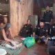 Ket Foto: DPD LSR LPMT Kabupaten Kapuas saat membagikan paket sembako kepada lansia kurang mampu di Selat Barat, Jumat (22/8/2025).