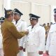 Bupati Sukamara H. Masduki melantik dua Pj Kades dan mengukuhkan sembilan Kades di Aula Kantor Bupati Sukamara. (Foto: Pemkab Sukamara)