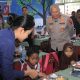 Kapolda Kalsel Irjen Pol Rosyanto Yudha Hermawan meninjau dan menyaksikan langsung anak-anak saat menikmati makanan bergizi gratis dalam peresmian SPPG Polri di Banjarmasin.