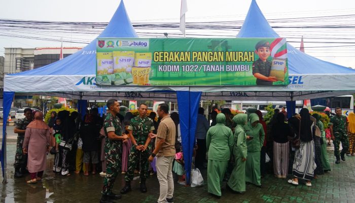 Kodim 1022 Gelar Pangan Murah Warga Antusias Borong Sembako