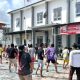 Warga binaan Lapas Sukamara mengikuti senam pagi rutin di halaman dalam Lapas untuk menjaga kebugaran dan kebersamaan