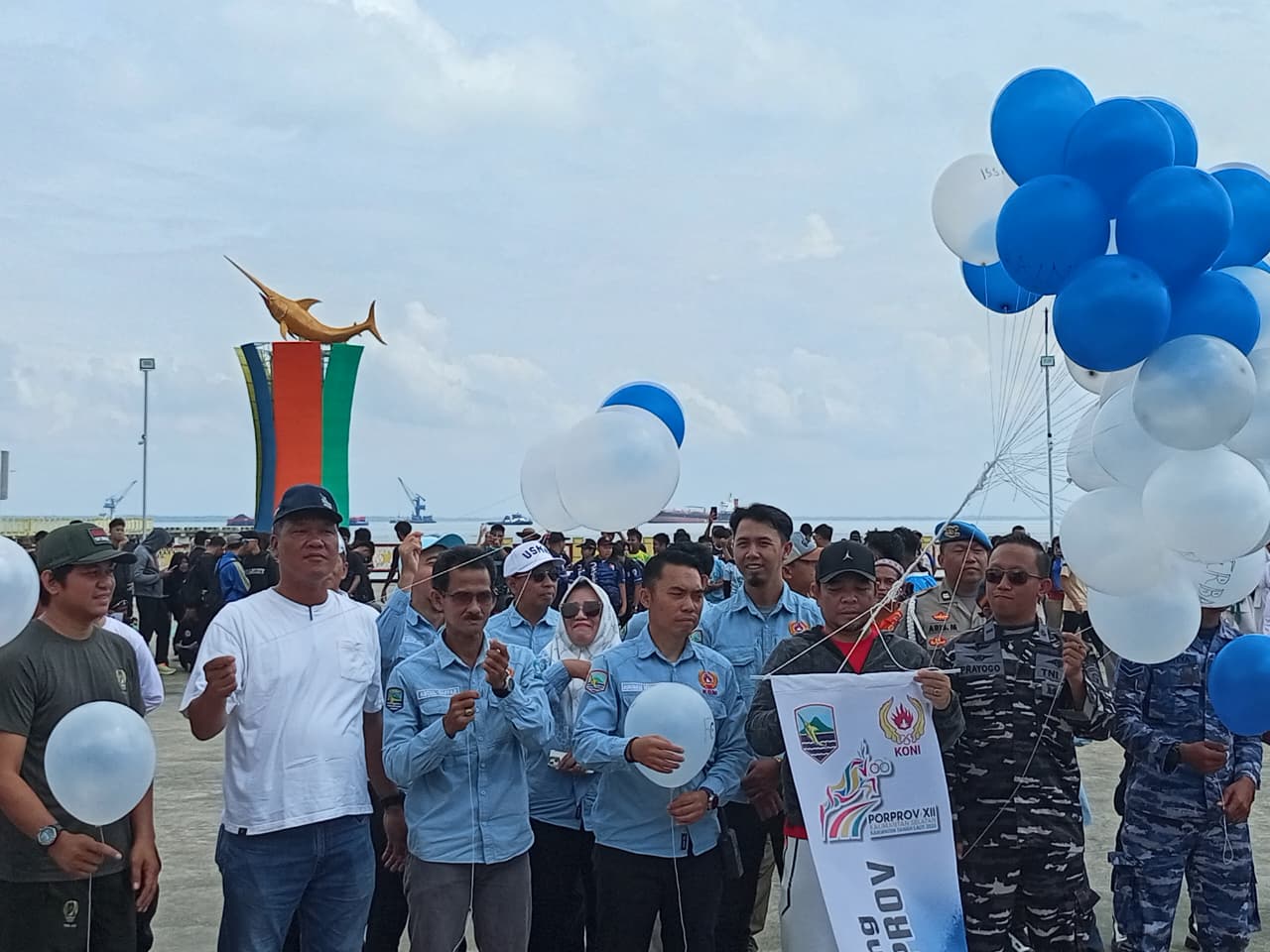 Sekda Kotabaru Eka Saprudi membuka Pemusatan Latihan Kontingen Porprov Kalsel 2025 di Siring Laut.